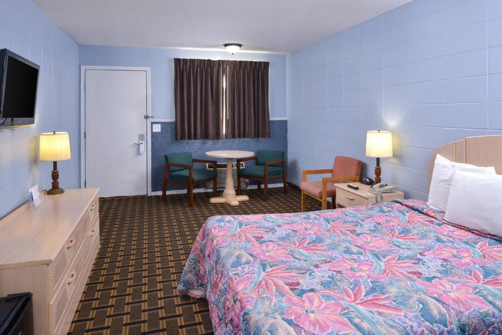 King Suite with Two King Beds - Non-Smoking interior